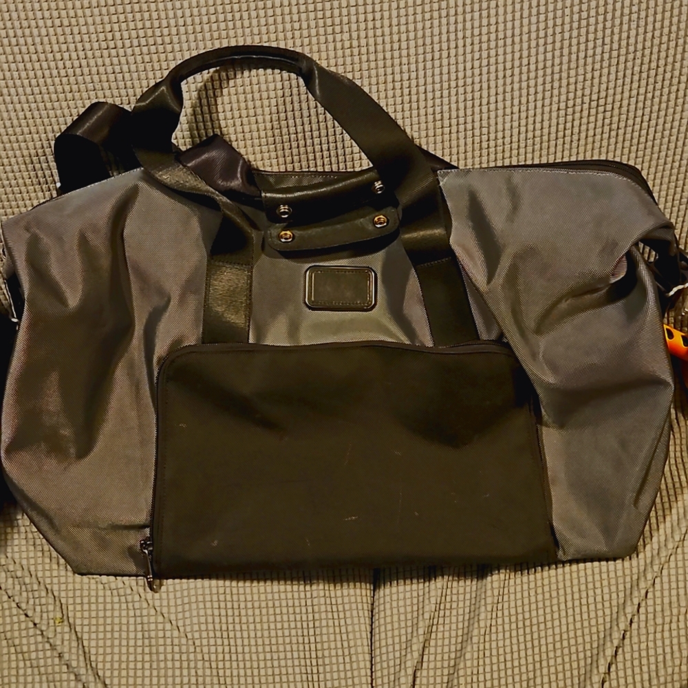 Double expandable zippers TUMI XXL or just large travel bag.